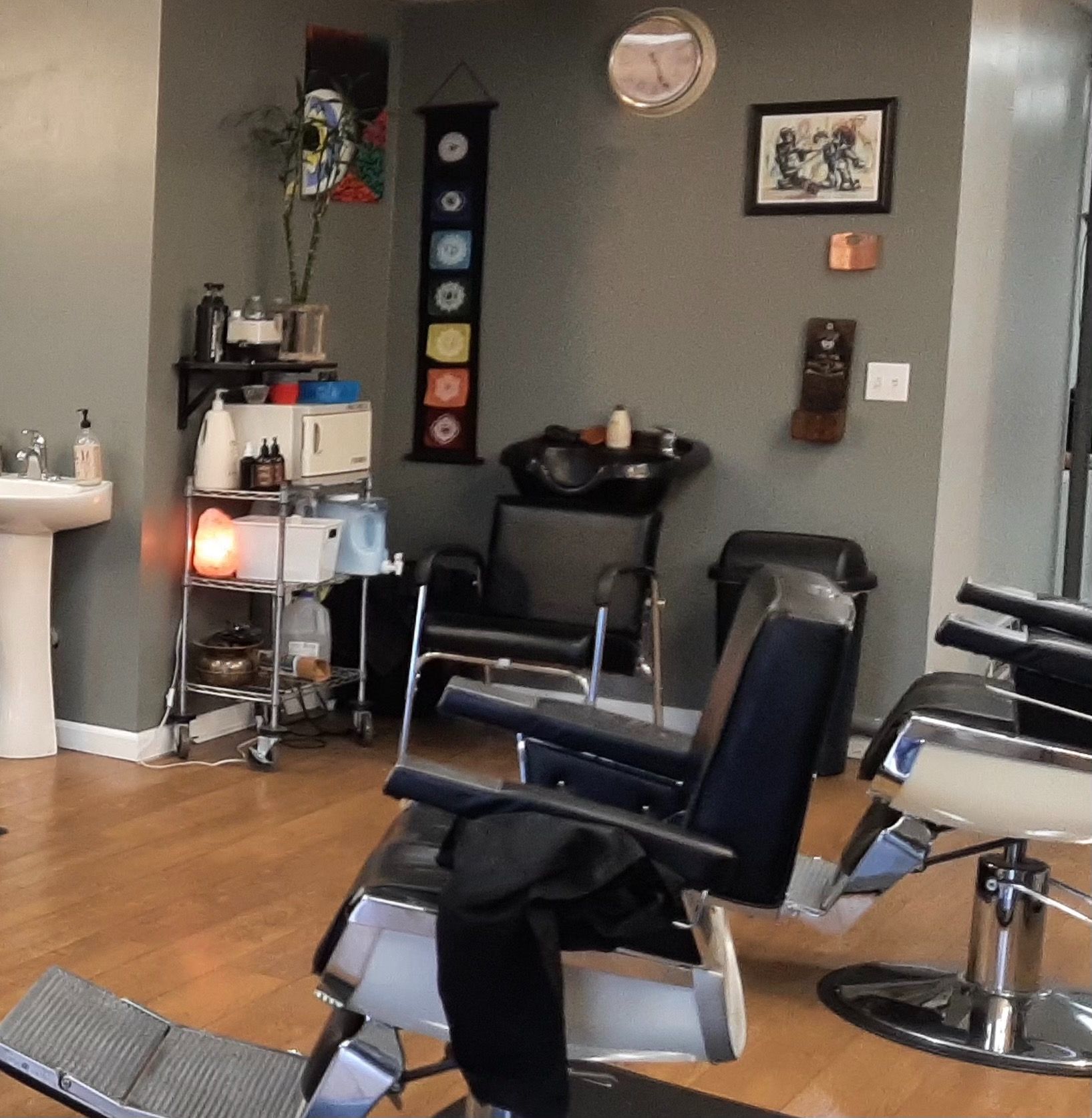 Cesar's Royal Lounge Barbershop