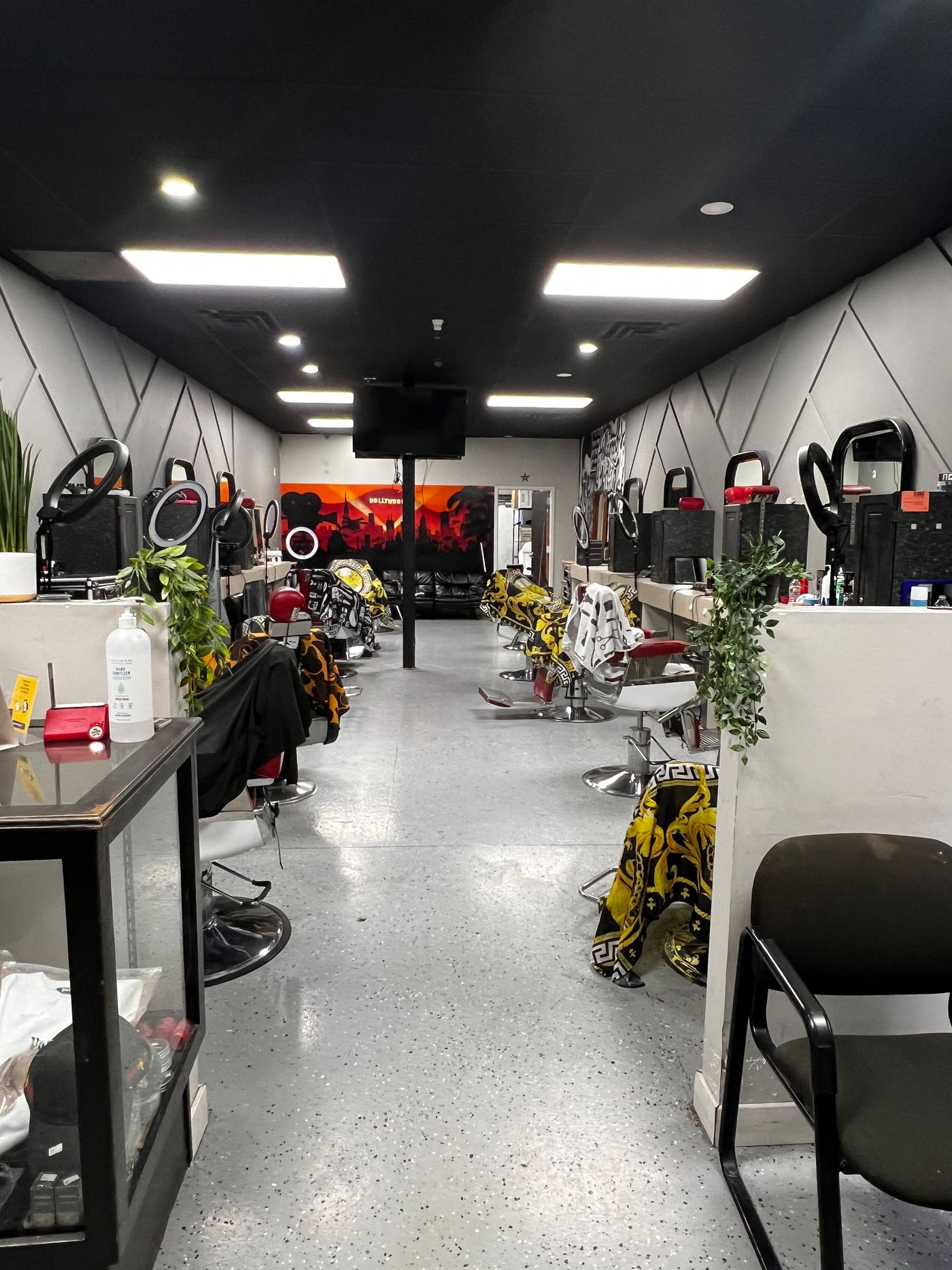Hollywood Cuts Barbershop - Taylorsville