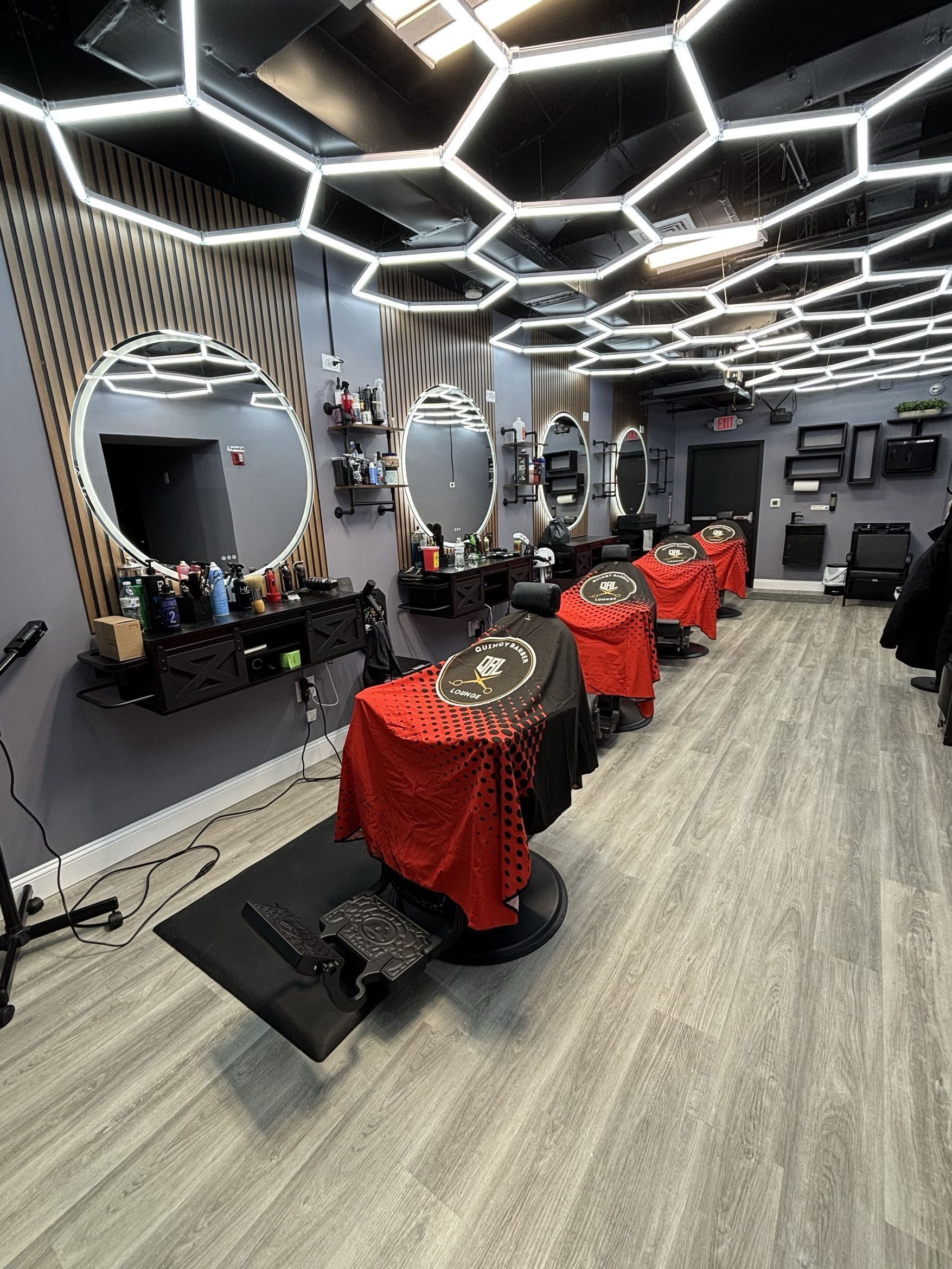 Quincy Barber Lounge