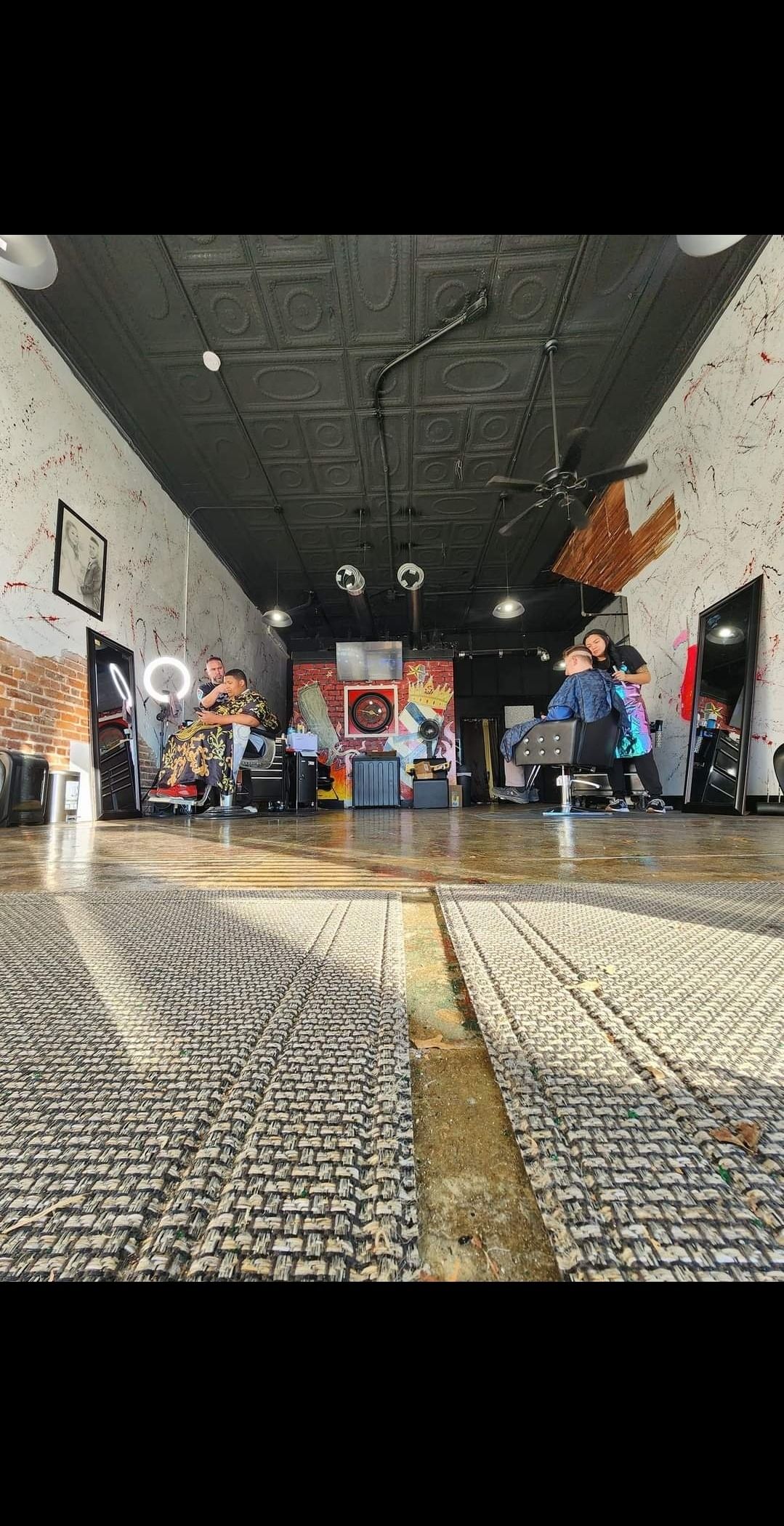 Renovations Salon & BarberShop LLC