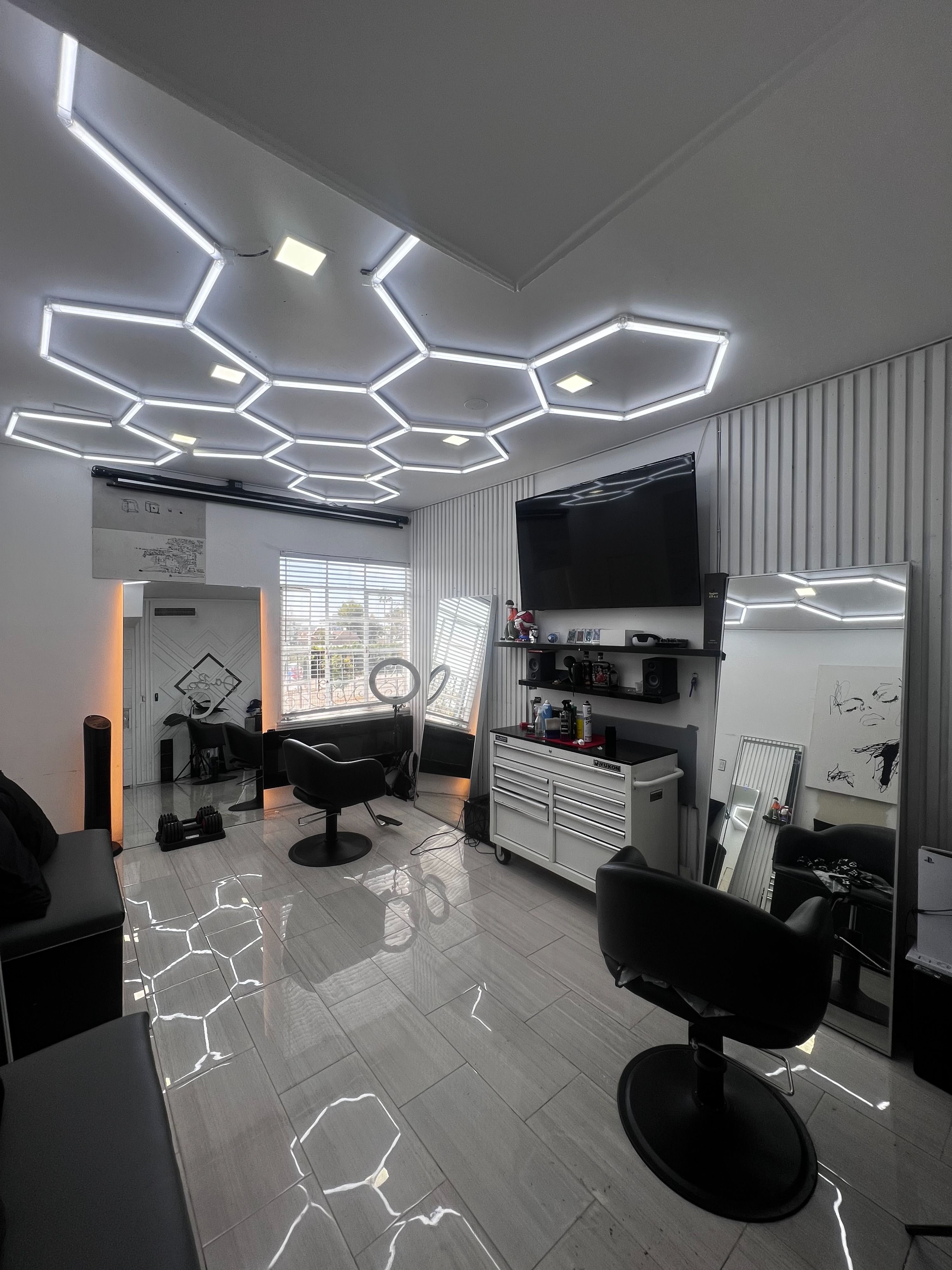 Barcode Barbershop at Da box