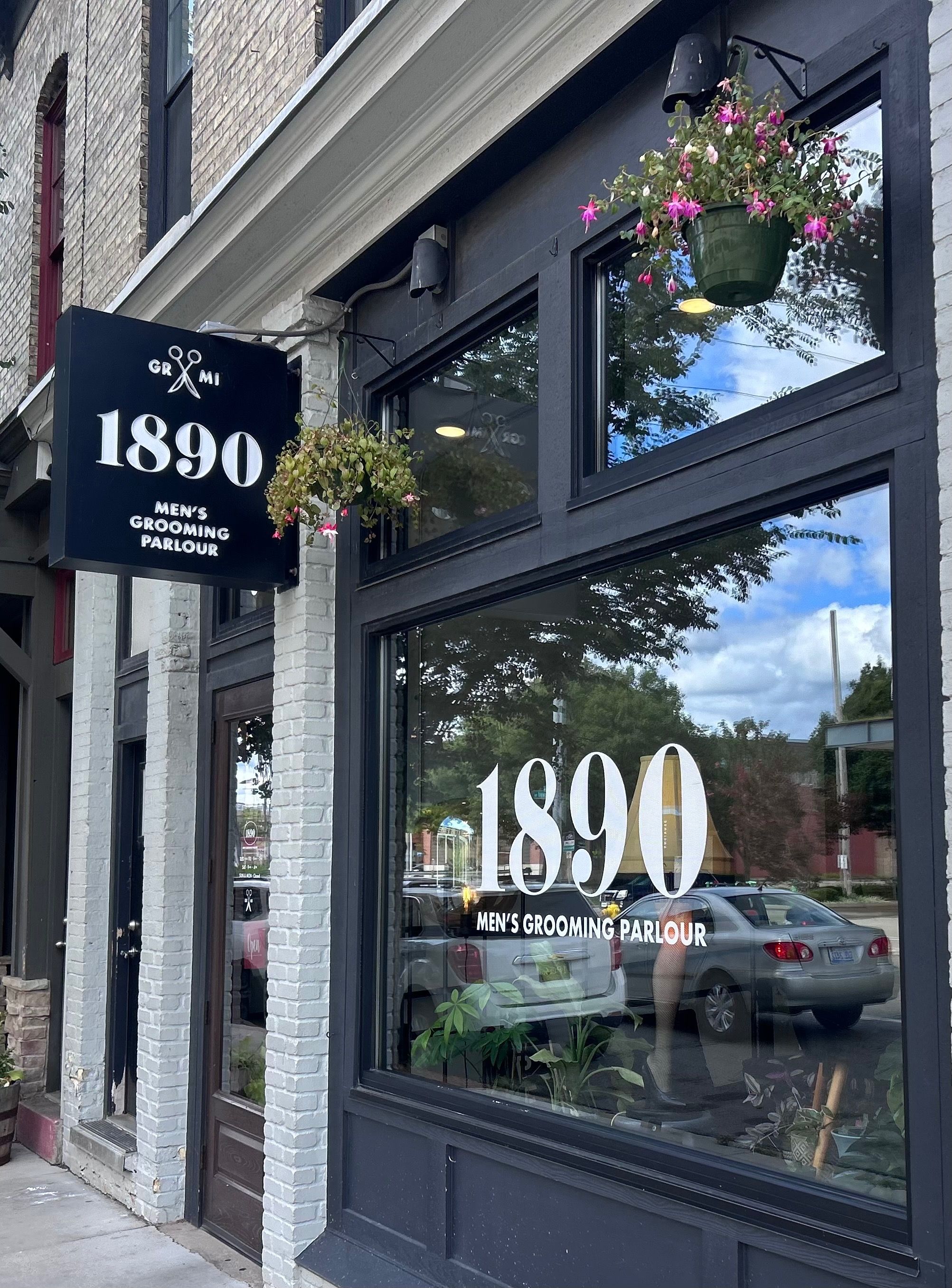 1890 MEN'S GROOMING PARLOUR