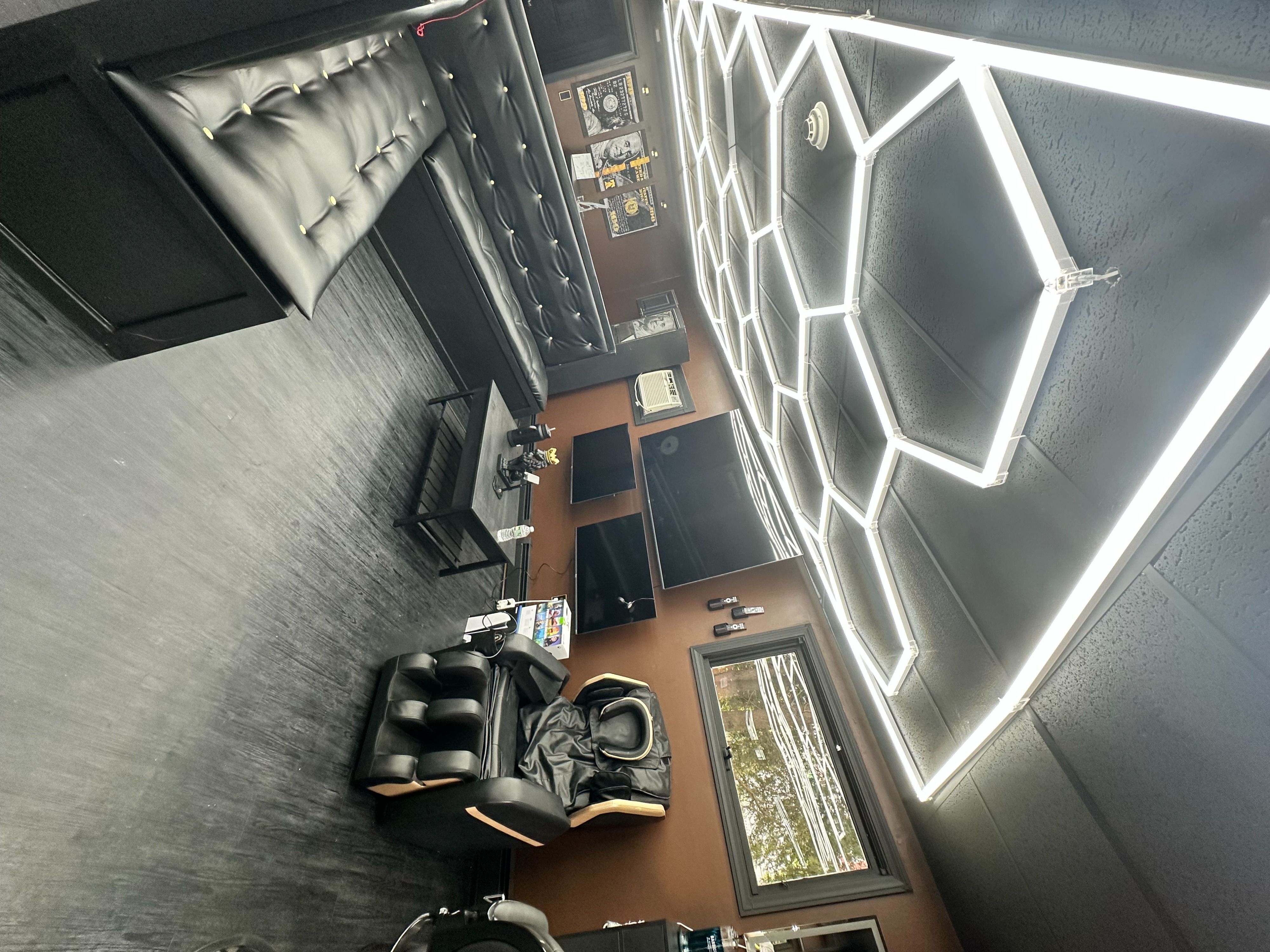 Luxury Cutz Barbershop