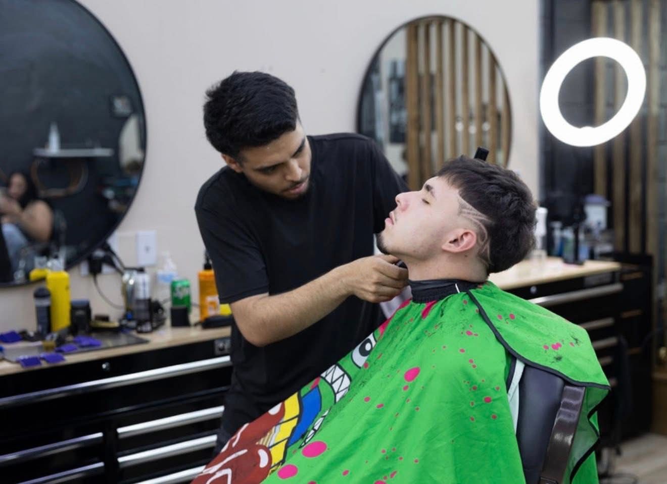 Unlabeled Barbershop