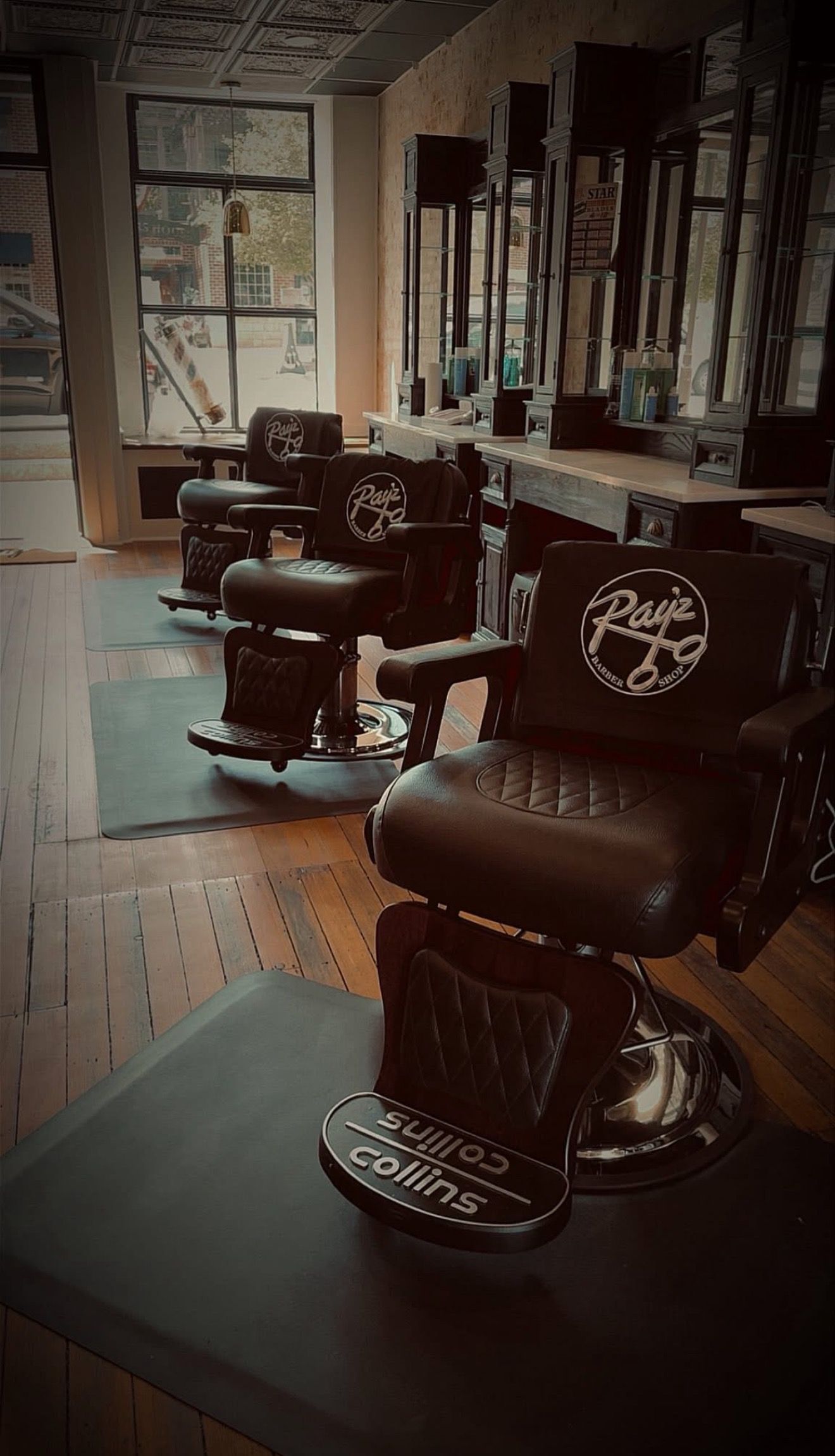 Ray’z Barber Shop - Le Claire