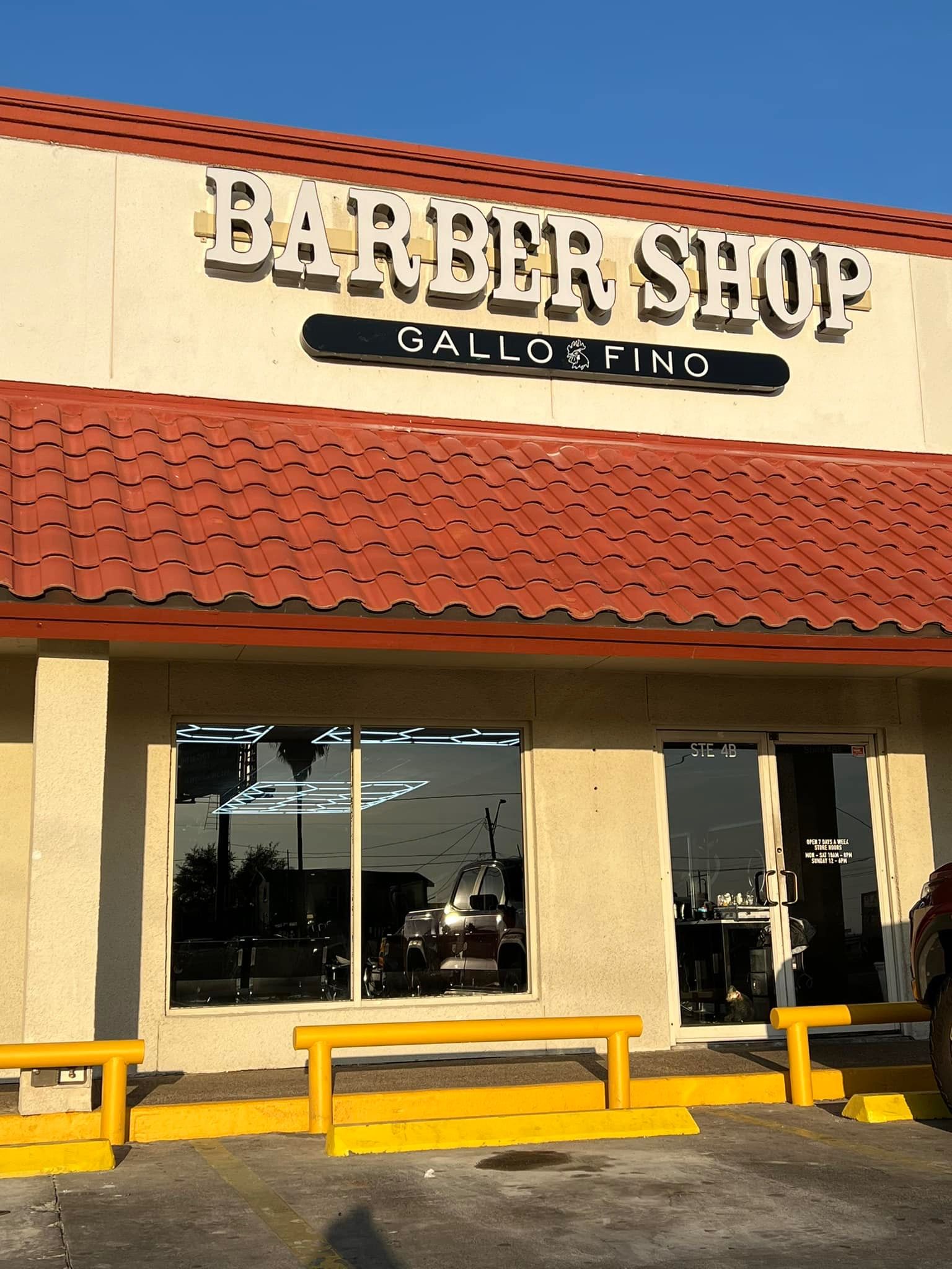 Gallo Fino Barber Lounge - Zapata Hwy