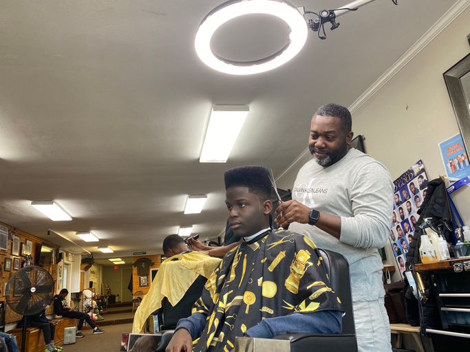 Trademarkx Grooming Lounge