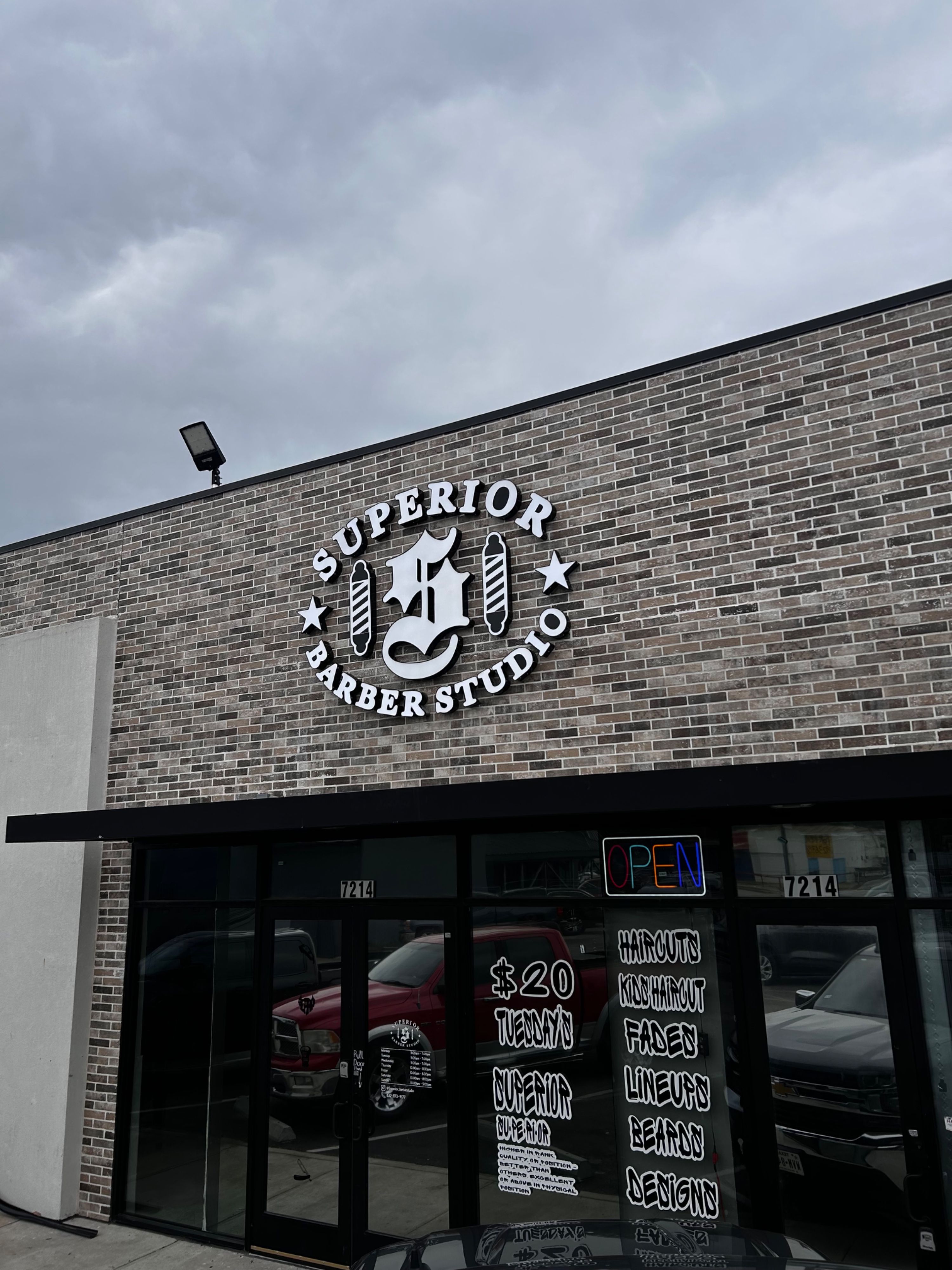 Superior barber studio