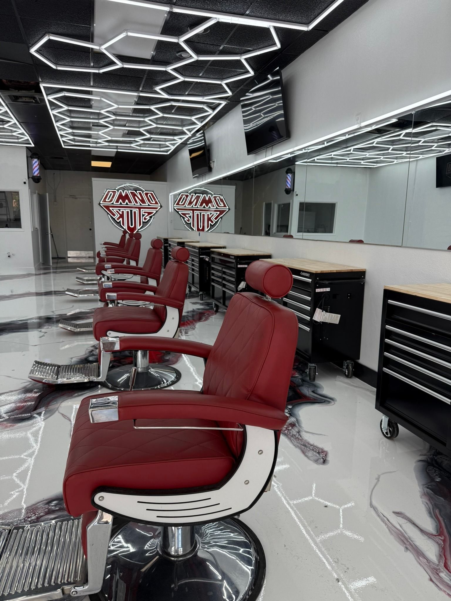 Dmndkutz Barbershop - Olive