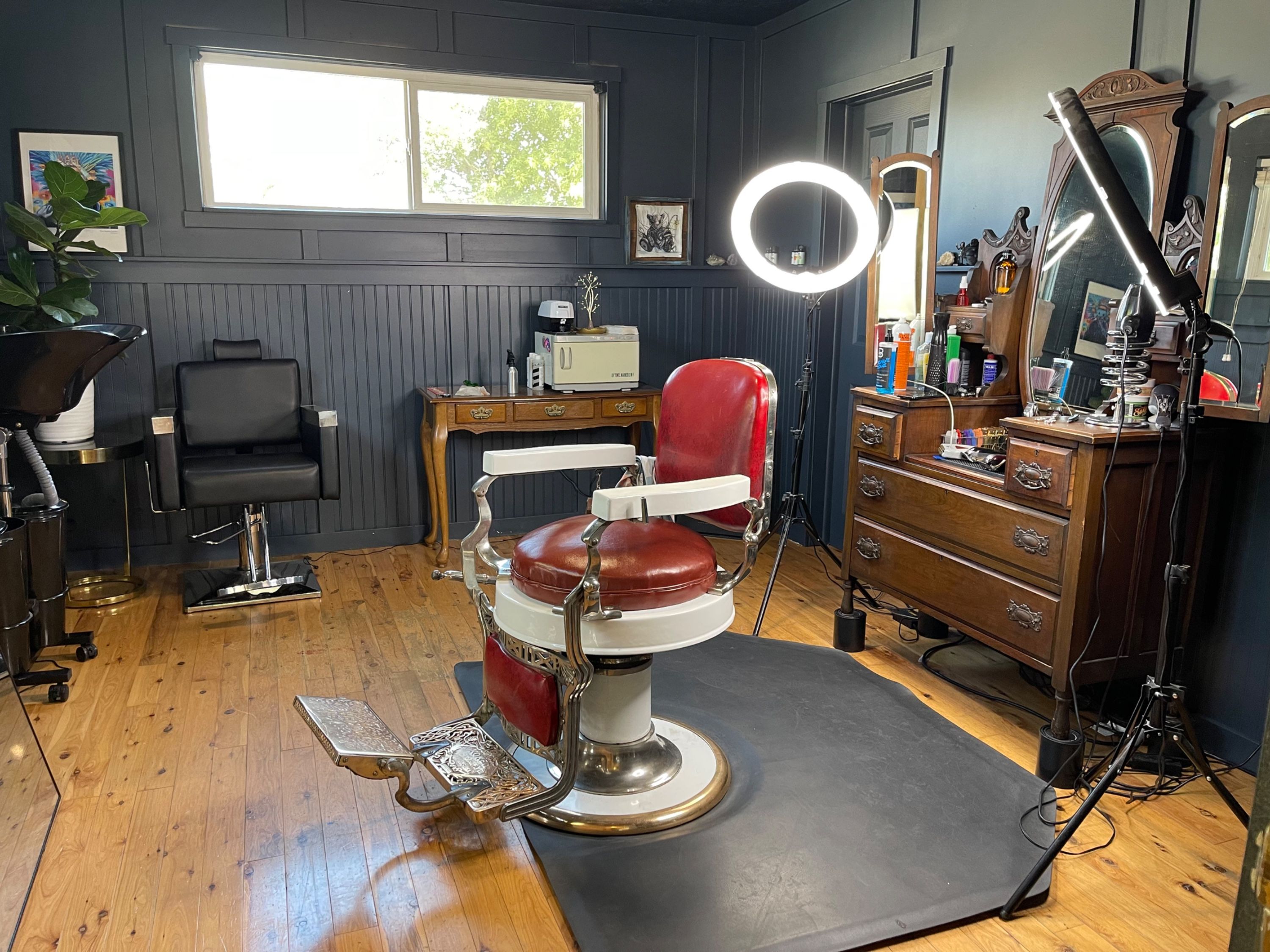 Cesar's Royal Lounge Barbershop