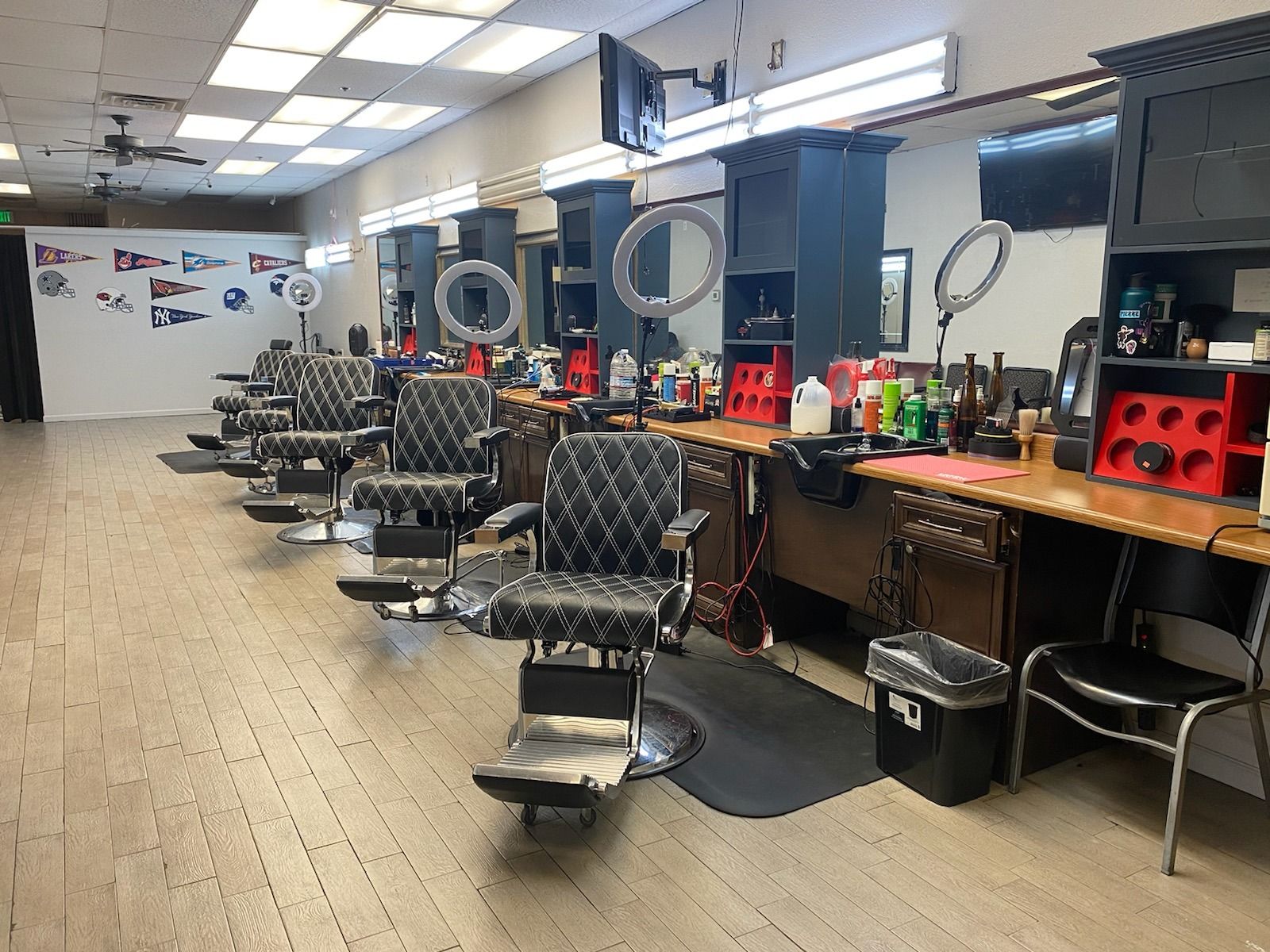 Gentlemen Cuts Barber Shop -New