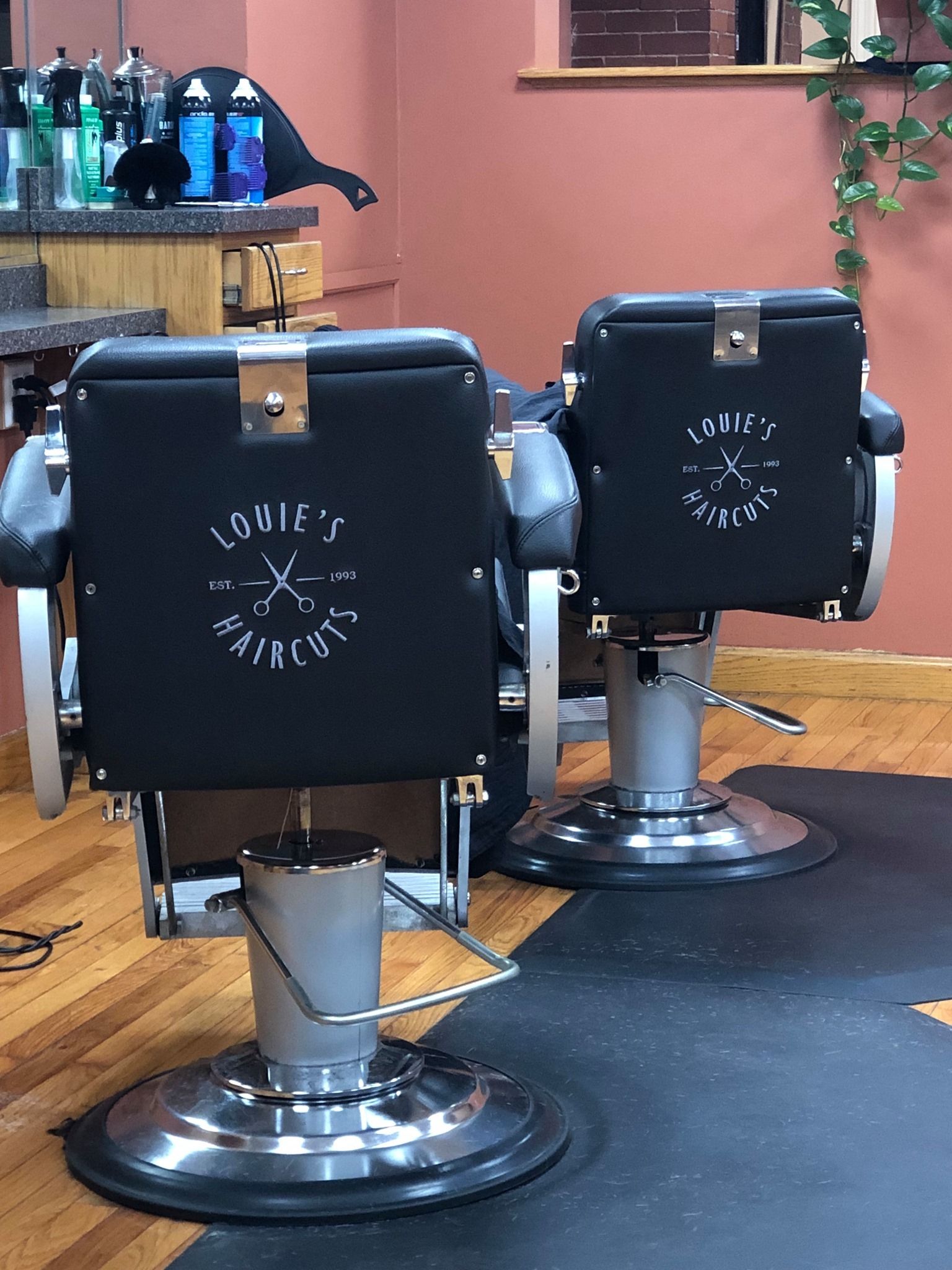 Louie's Haircuts LLC